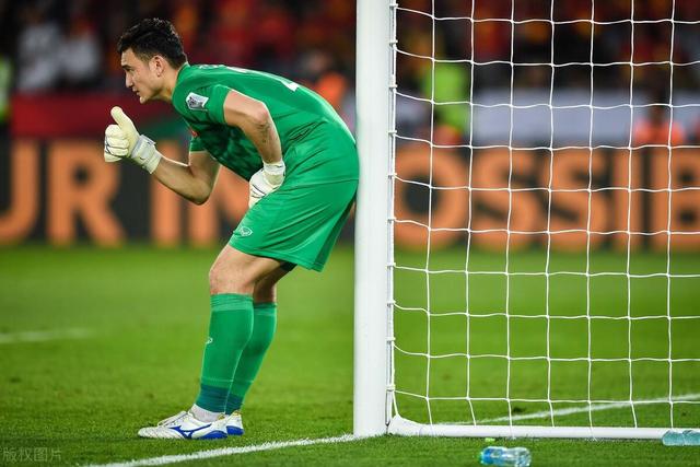 冯莱重返上海男篮 与费雷尔成新赛季外援搭档